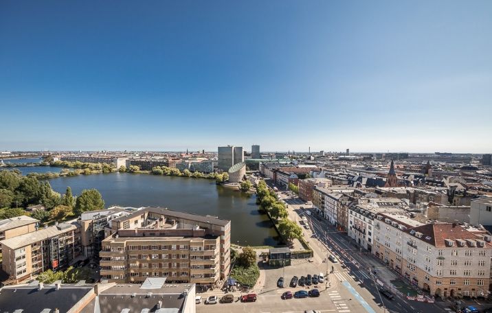 Kontorlejemål i Codanhus med udsigt til søerne