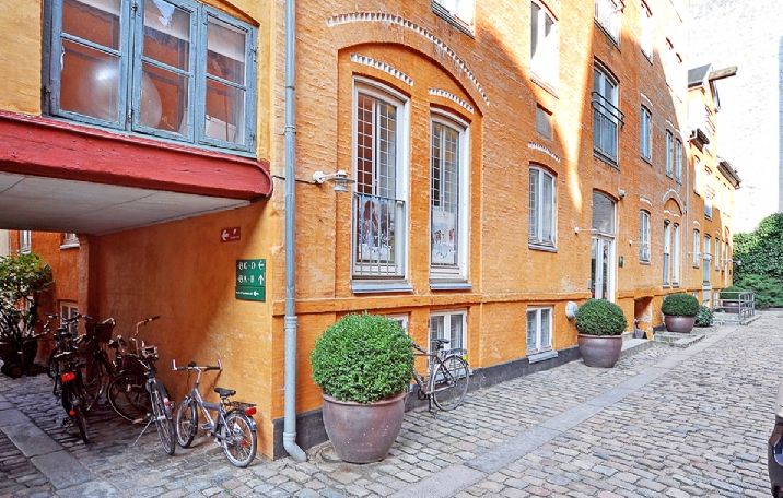 Charmerende butik eller showroom med kontor