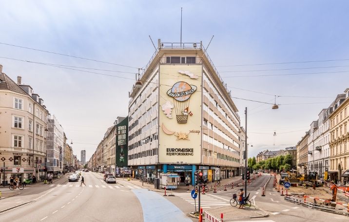 Kontor lige ved populære Værnedamsvej og få minutters gang til metro