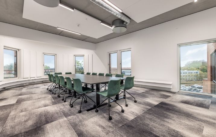 735 m² kontor i Kgs. Lyngby med attraktive fællesfaciliteter