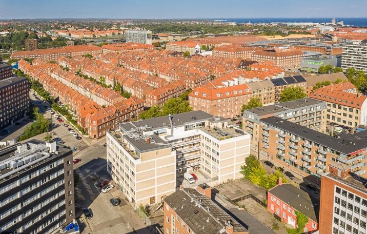 Kontorlejemål med privat tagterrasse med udsigt over Østerbro