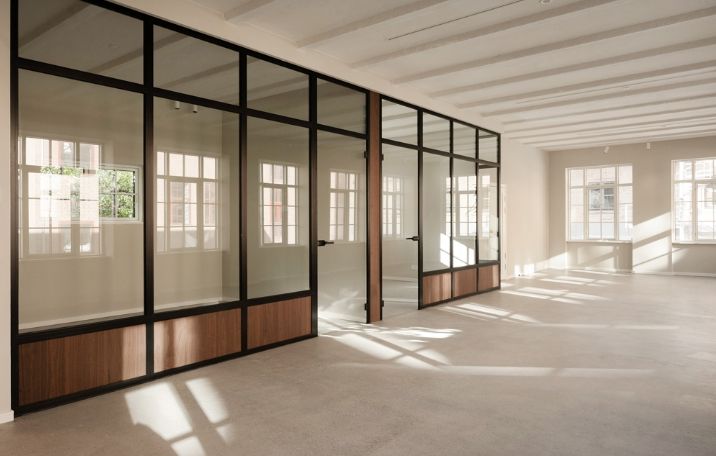 915 m² kontor på 1. sal i ejendom med fælles kantine, tilbydes til leje