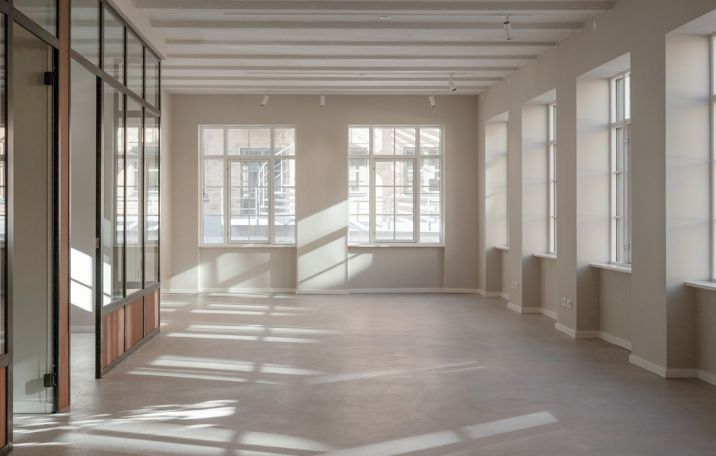 352 m² kontor i ejendom med fælles kantine, tilbydes til leje