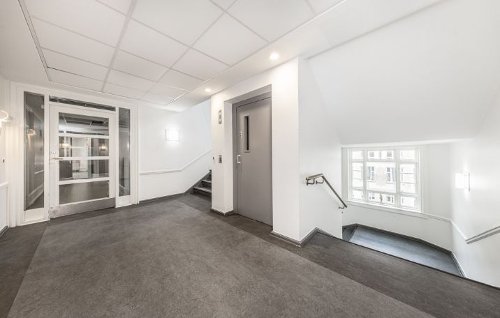 Kontorlejemål istandsættes i lækker stil. Køl og ventilation. Fælles mødelokaler og fælles kantine. 