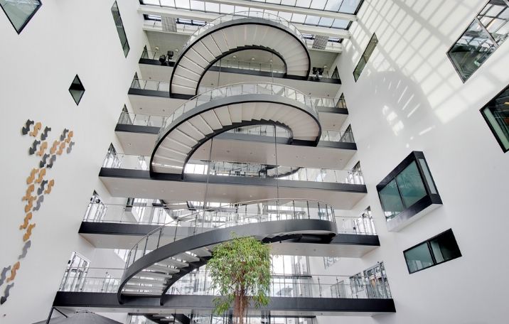 Flot flerbrugerejendom ”Atrium” lige ved havnefronten